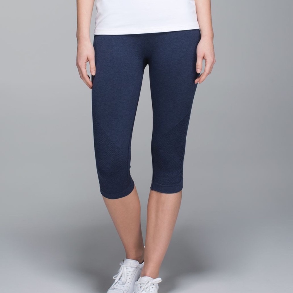 Lululemon In the Flow Crop II size 12 • blue •